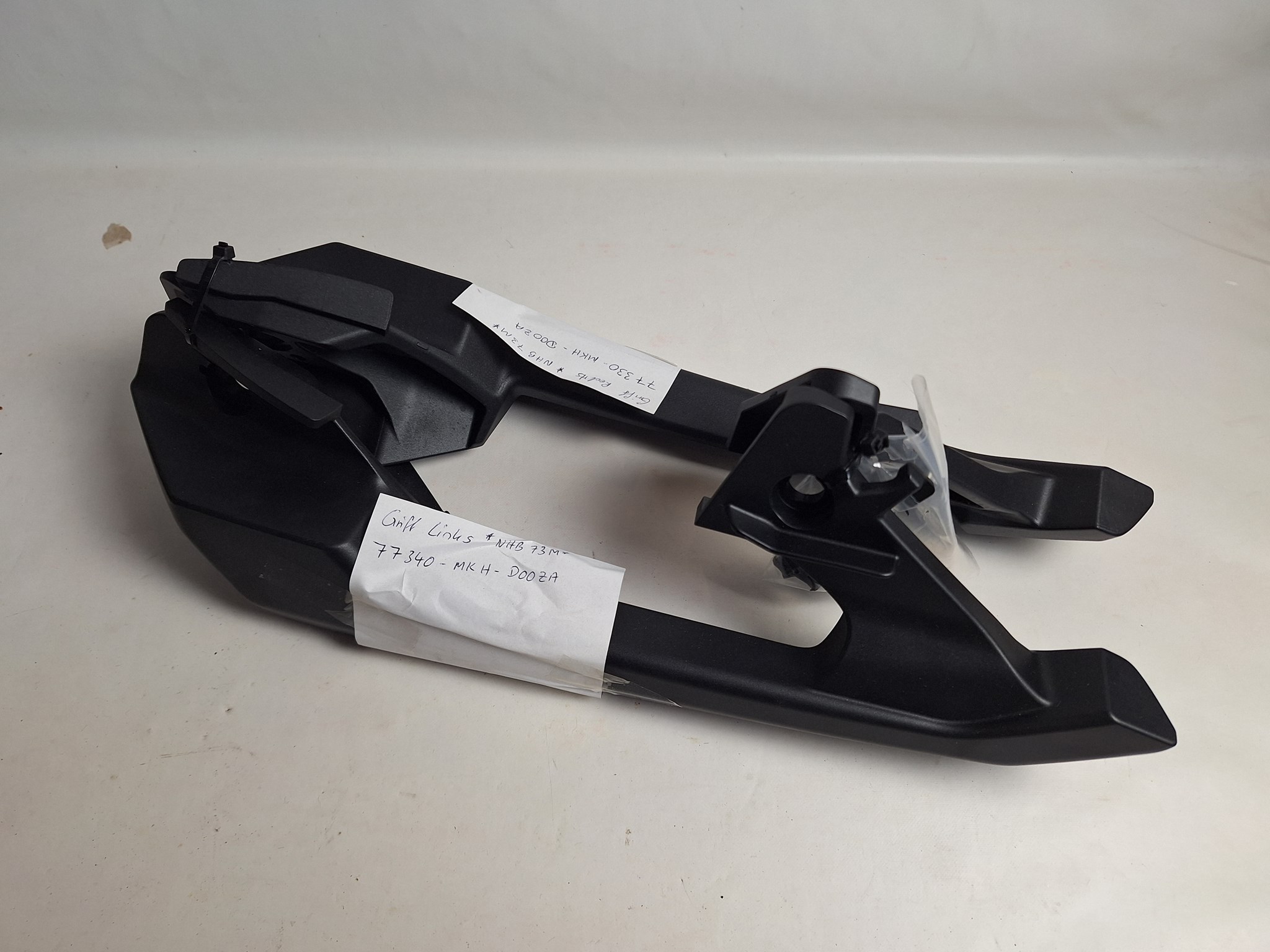 Picture of Grip Set links und rechts    77330-MKH-D00ZA  X-ADV